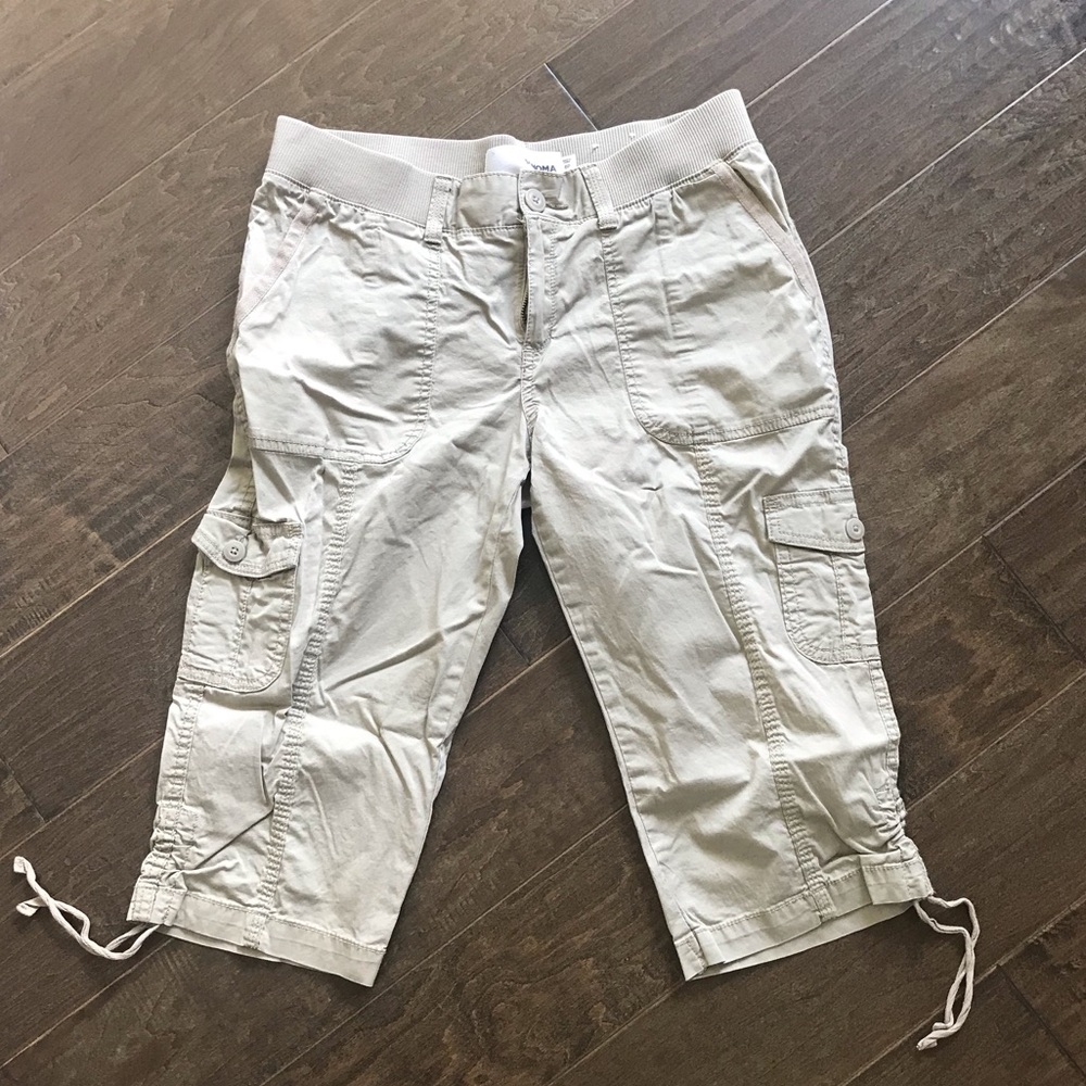 Somoma khaki Capri like new size 8p
